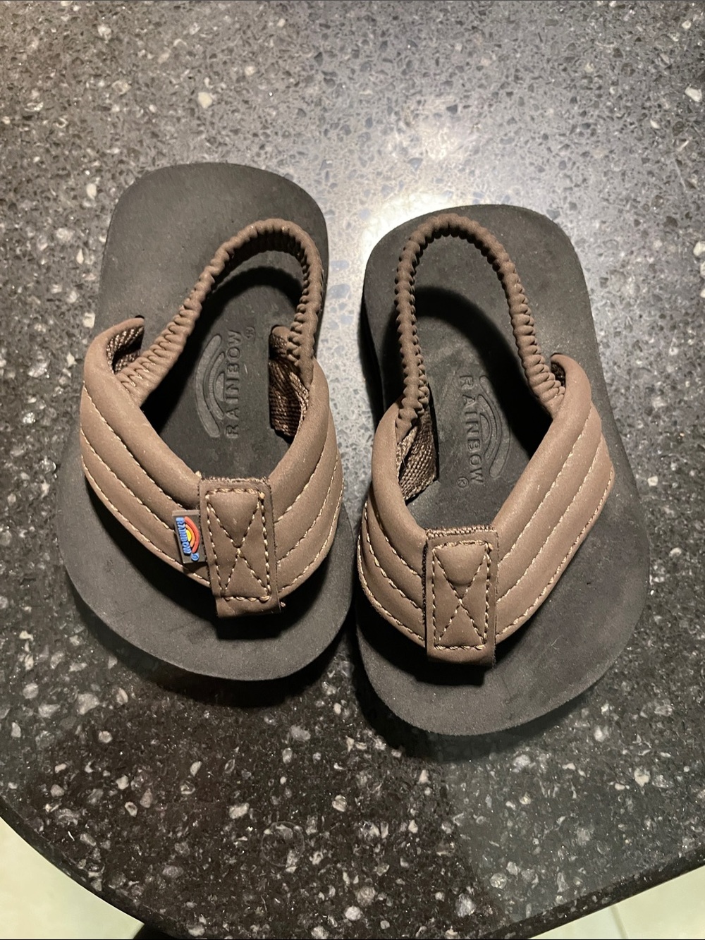 NWOT - Rainbow Kids Brown and Black Quilted Foam Flip Flops - Size 3/4